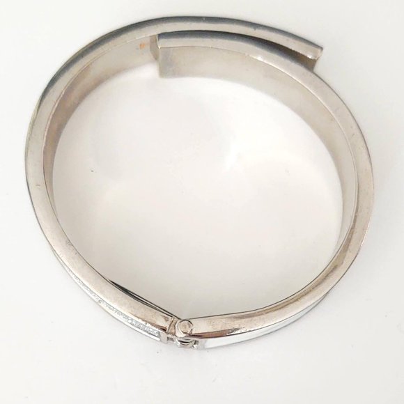 Silver sparkle and creamy white enamel bangle - Picture 13 of 13